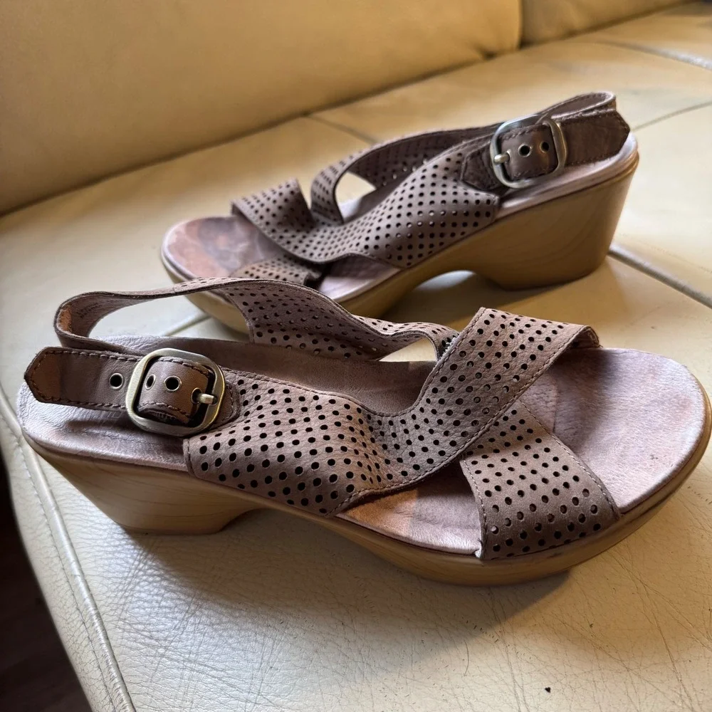 Dansko Tasha Taupe Perforated Leather Slingback Wedge Sandals Clogs‎ Womens 38